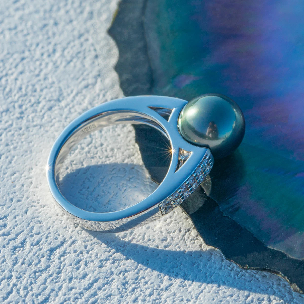 Lune Noire Moissanite Ring
