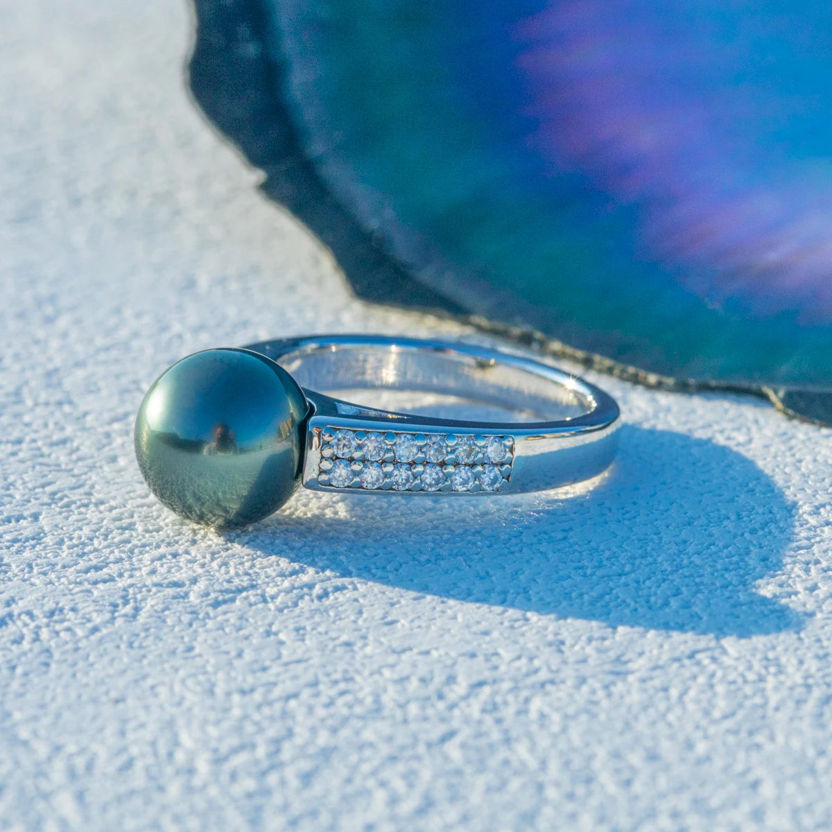 Lune Noire Moissanite Ring