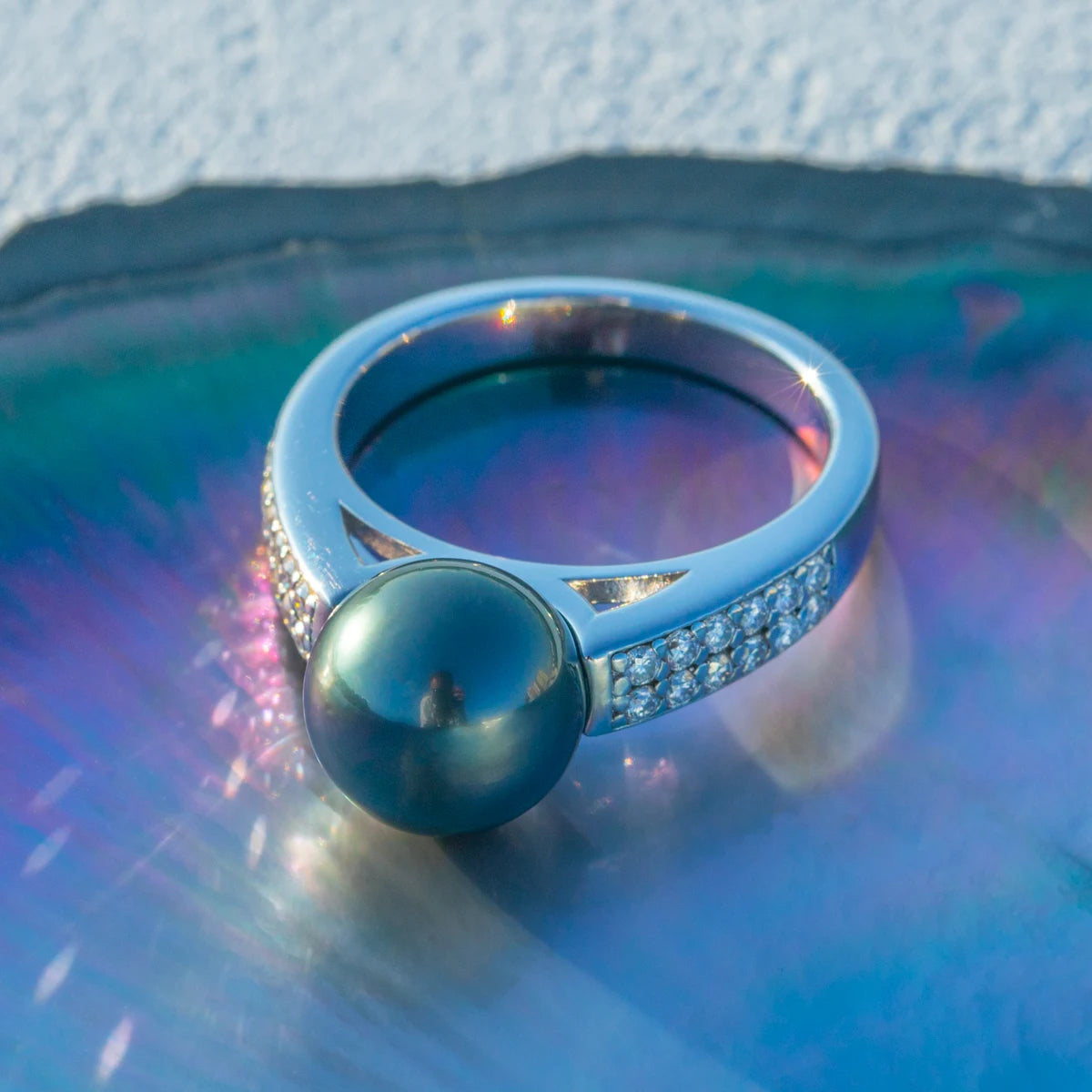 Lune Noire Moissanite Ring