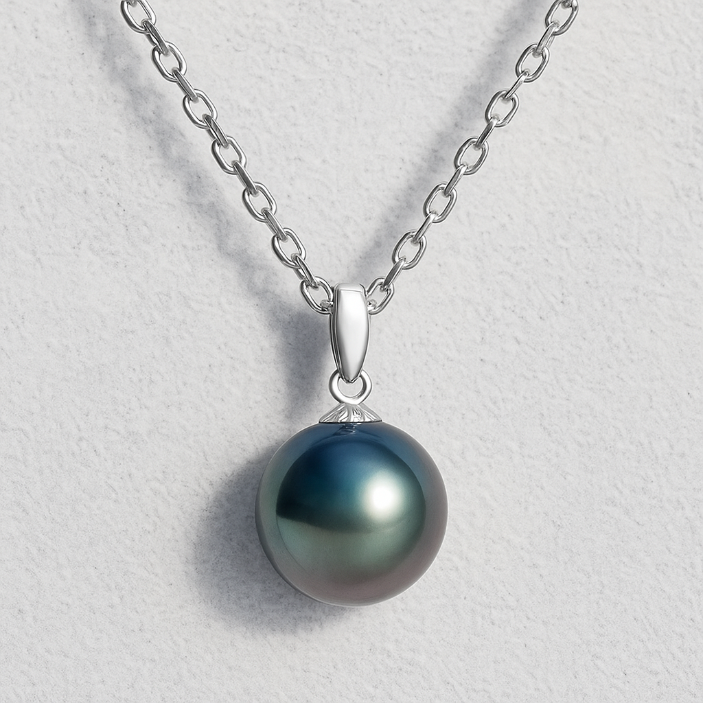 Classic Lune Noire Necklace
