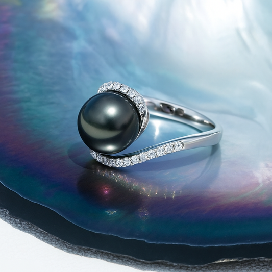 Lune Arc Moissanite Ring