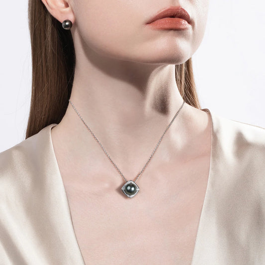 Lune Square Necklace